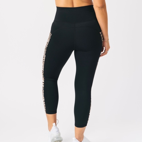 BNWT ZYIA Leopard Pocket Brilliant Hi-Rise Capri 20" Cheetah Crop Legging XS 2 - Picture 5 of 13